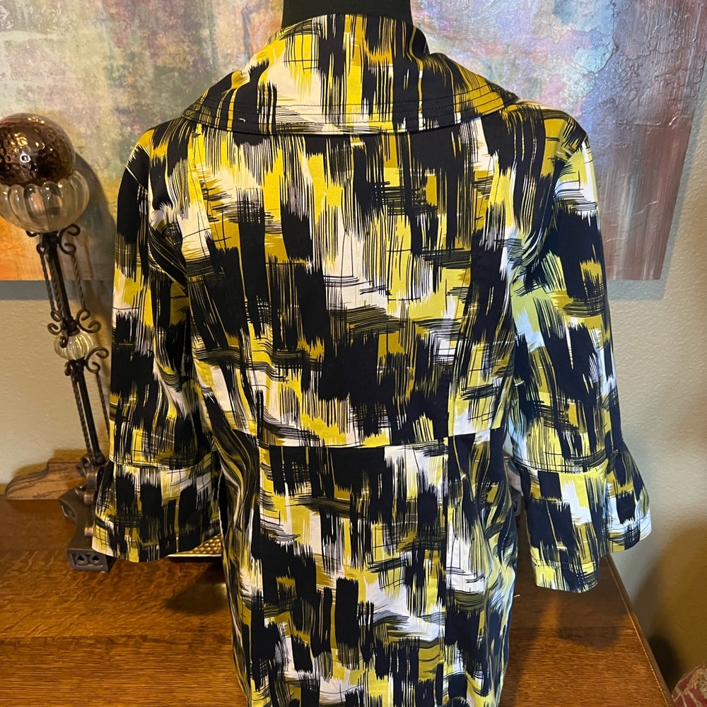 Stunning Spring Jacket - Picture 4 of 8